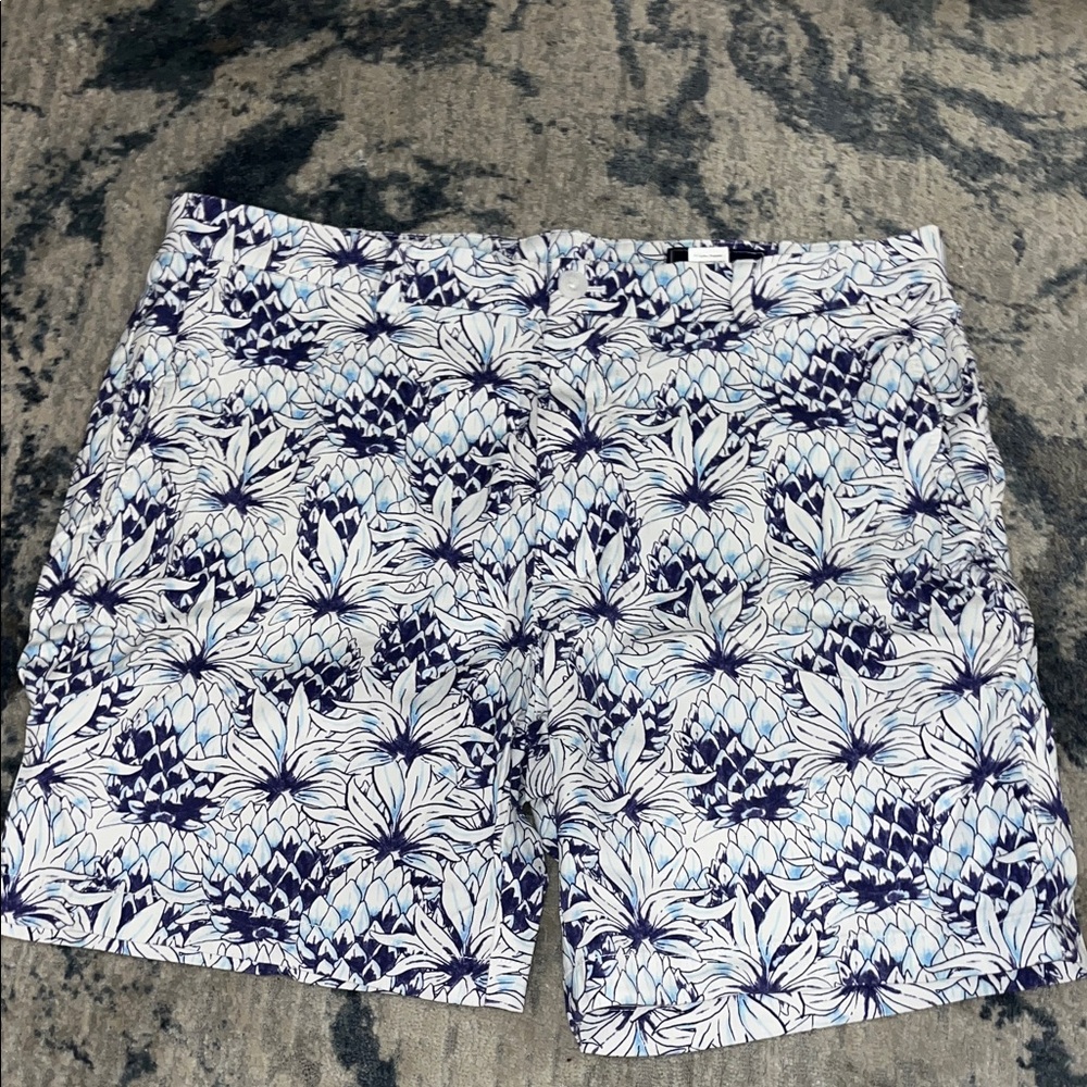 Vineyard Vines Blue and White Floral Men's Shorts